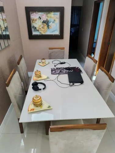 Conjunto de mesa e cadeiras  de jantar com tampa de vidro