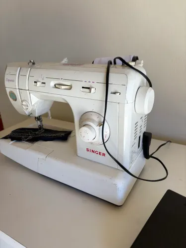 Vendo Máquina de costura elétrica ( Singer) ?R$ 550