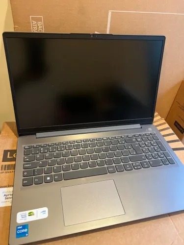 Lenovo IdeaPad 3 15ITL6 (Core i5, 8GB RAM, 256GB SSD)