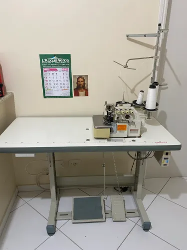 Vendo máquina Overlock Industrial Gemsy 4 fios completa, pronta para uso