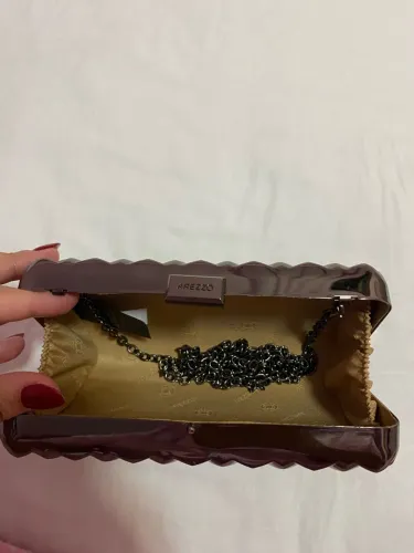 bolsa clutch arezzo grafite metalizado com alça removível