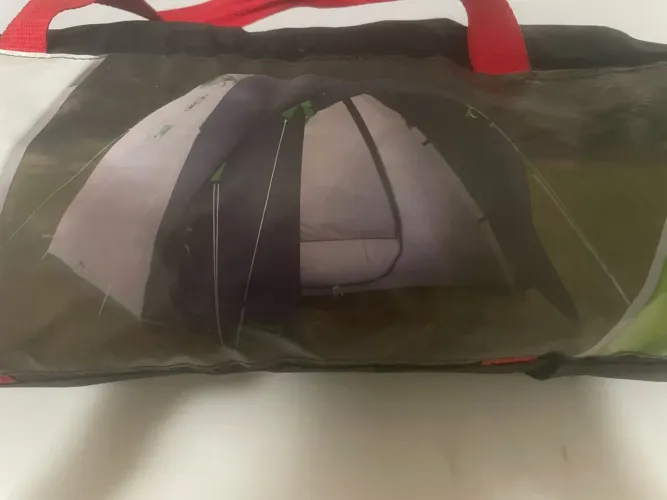 Barraca usada 1 vez , para 4 pessoas