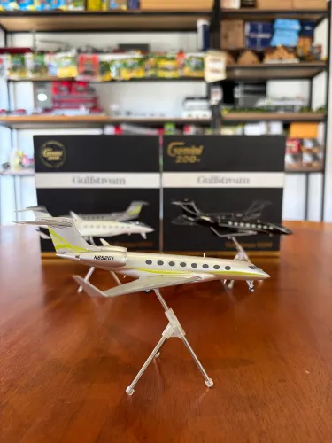 Miniatura avião Gulfstream G650 1/200