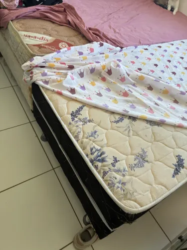 Vendo duas camas de solteiro