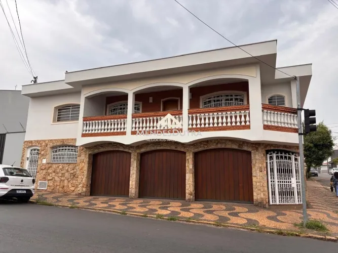 Casa para alugar no bairro Paulista, com 2 quartos sendo 1 suíte, 3 vagas de garagem e pró