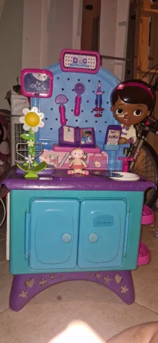 Dra brinquedos consultorio e muitos acessorios