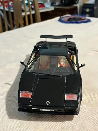 Miniatura Lamborghini Countach Burago 1:18