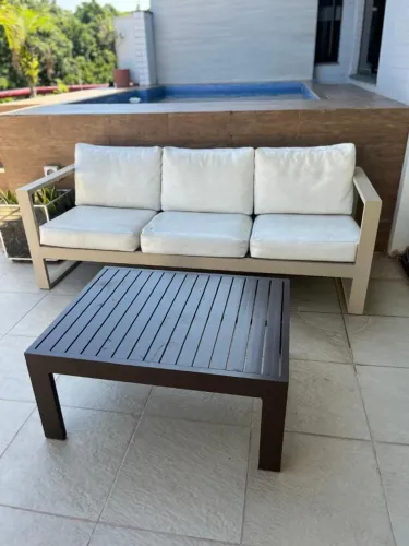Sofá de Varanda e Piscina com 3 lugares +Mesa de Centro