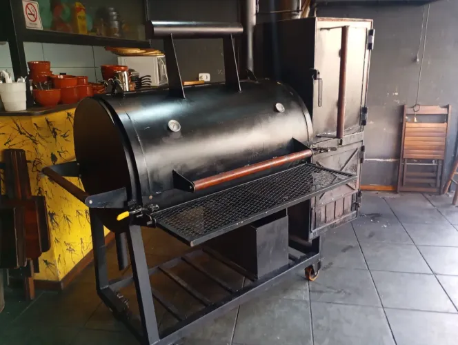 Churrasqueira Pit Smoker
