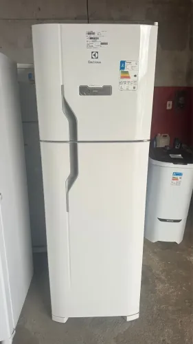 Geladeira Electrolux 371L