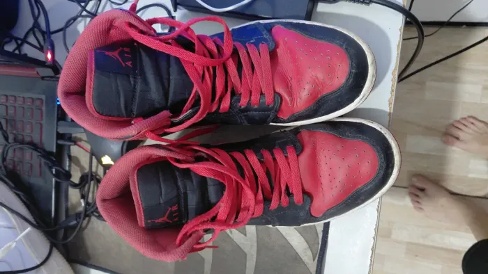 Jordan 1 vermelho e preto mid original