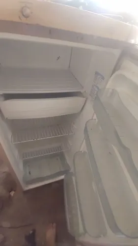 Geladeira super,está sem a borracha.