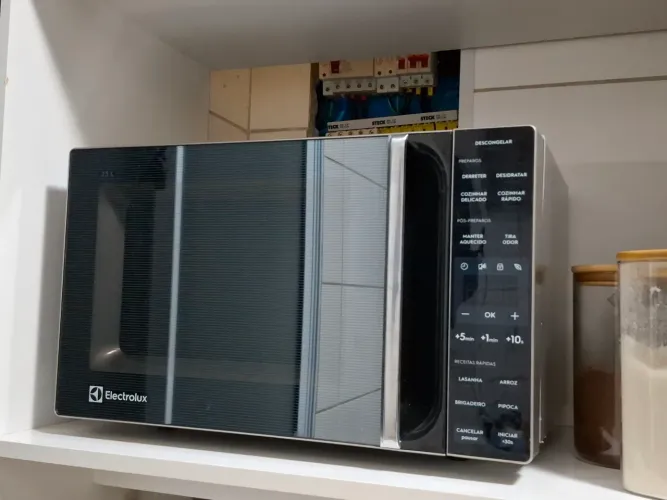 Micro-ondas Eletrolux 23L 127V