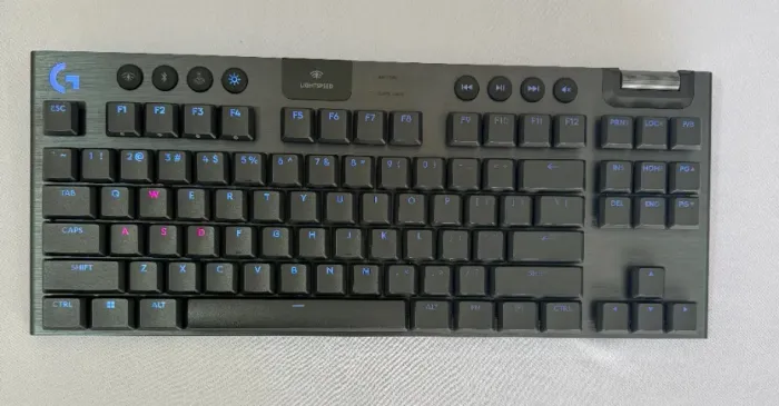 Teclado Gamer Logitech G915 X LIGHTSPEED TKL Preto - Usado