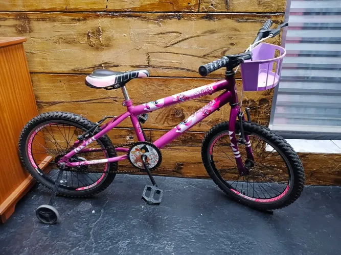 Bicicleta aro 20" personagem Stitch, usada.