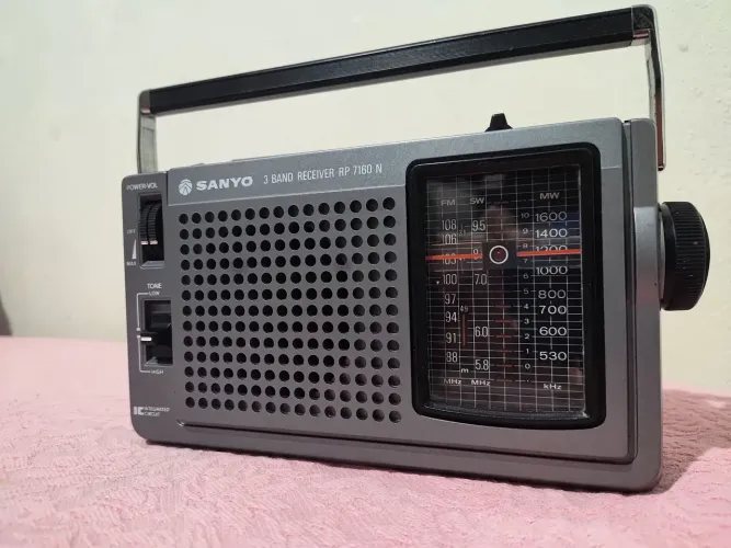 Rádio Sanyo RP 7160 antigo
