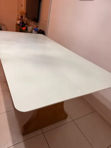 Mesa de jantar 6 lugares (1,80 x 90 m)-Tampo de vidro e base em madeira maciça
