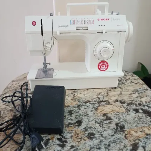 Máquina de Costura Singer Doméstica Facilita Pro 4411