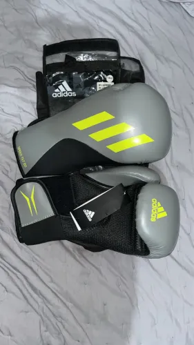 Luva para luta adidas nova 