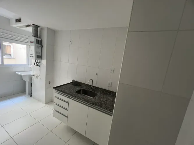 Apartamento 2 quartos,sendo uma suíte,com 3 banheiros, Vista livre,sol manhã,prédio infrae