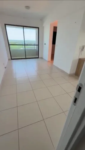 Aluga-se Áurea Guedes 2/4 com varanda e garagem coberta