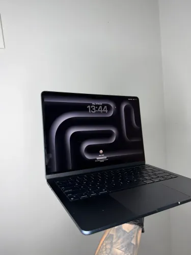 MacBook Air M3 2024