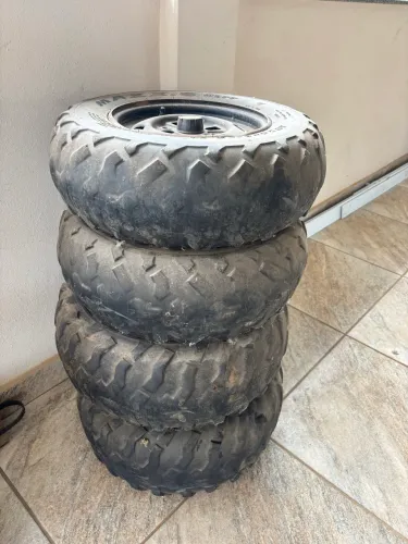 Rodas e pneus originais quadriciclo Honda TRX