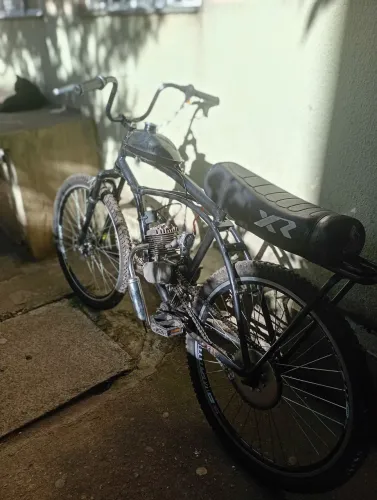  motorizada 80cc, funcionando bem, troco por um Xbox séries e só tá sem o freio de trás 