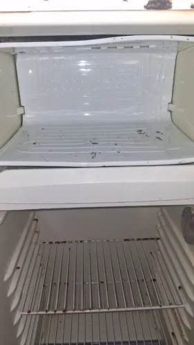 Geladeira usada, faz gelo