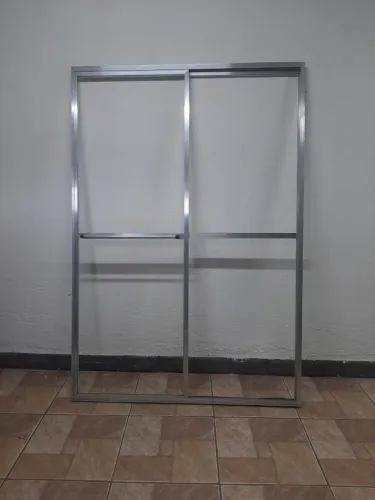 Box em esquadria de alumínio