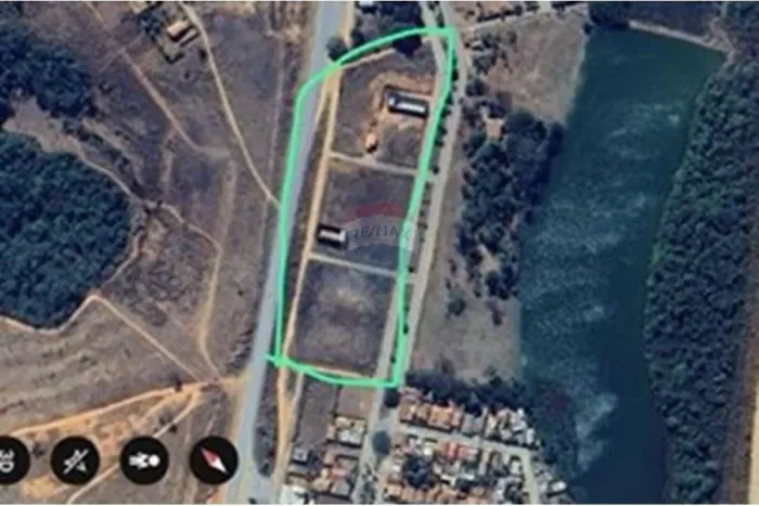 Terreno Central Amplo em Varjão de Minas à Venda