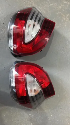 PAR DE LANTERNA FIAT MOBI