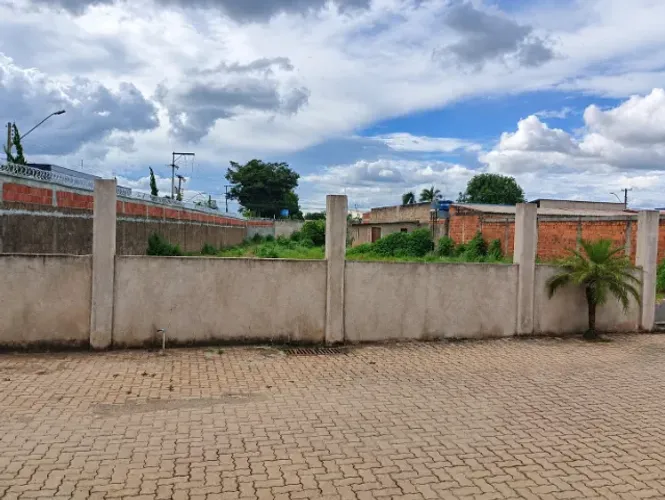 Terreno de 980 m2, vazado, de esquina, na Ponte Alta Norte- condomínio Solar dos Pinheiros