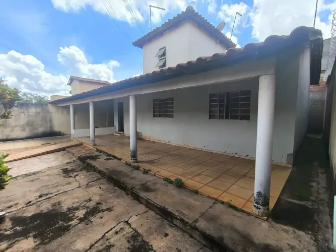 CASA EM GOIANIRA Oportunidade pra quem deseja morar em um bom setor apenas avista