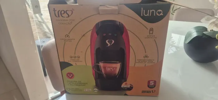 Maquina de cafe tres coracoes Luna.