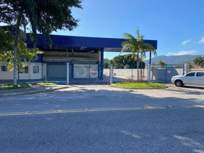 Galpão comercial no Bairro Carianos
