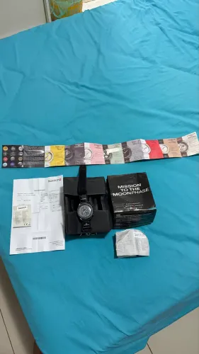 Swatch x Omega Relógio Bioceramic Moonswatch Mission Moonphase Snoopy Black