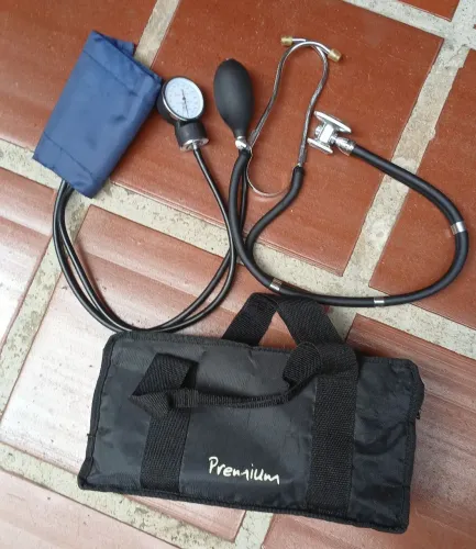 Medidor de pressão + Estetoscópio
