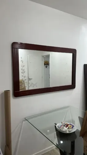 Espelho com moldura em mogno, semelhante a este da foto, parcelo no cartão,