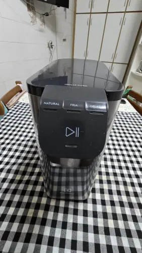 Electrolux Purificador de água gelada, fria e natural. Painel touch compacto bivolt PE12G