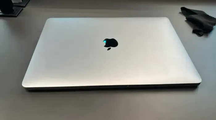 MacBook Pro 2019 i7 16GB Touch Bar - Aplle novinho