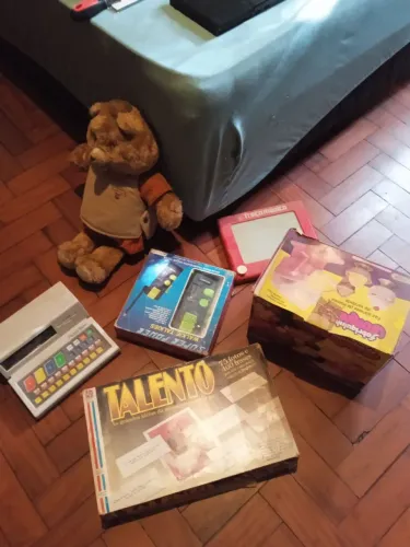 Lote brinquedos antigos estrela TEC toy Glasslite rei etc veja leia