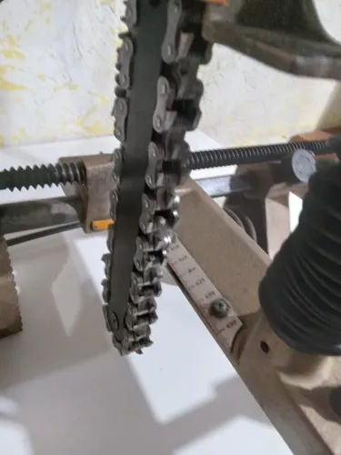 Vendo entalhadeira de corrente Makita. Muito nova.