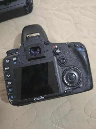 CANON 7D COM GRIP E BATERIA PRA VENDER HOJE?
