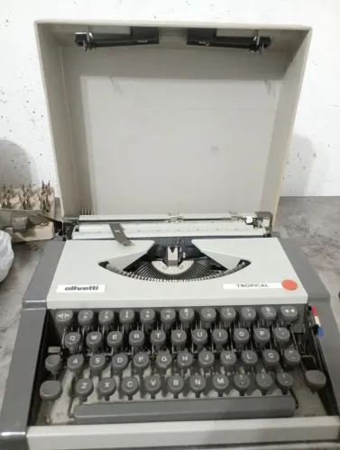 Máquina Escrever Olivetti Tropical