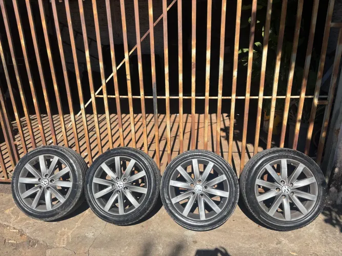 Rodas Jetta Golf aro 17 furacão 5x112 com pneus bons