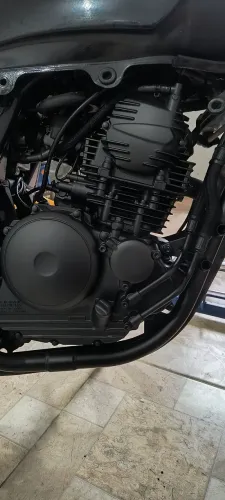 Pintura de motor e chassi com tinta automotiva profissional alta qualidade