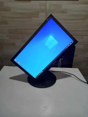 Monitor Samsung 19 polegadas led entradas hdmi e vga giratório usado!!!