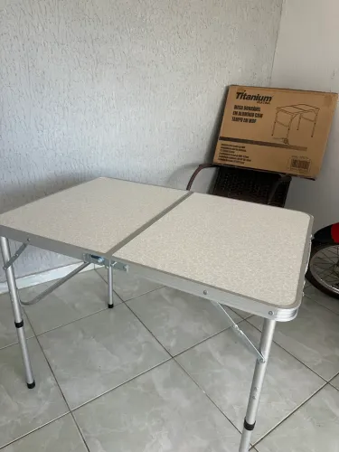 Mesa Dobrável em Alumínio com Tampo em MDF nova 