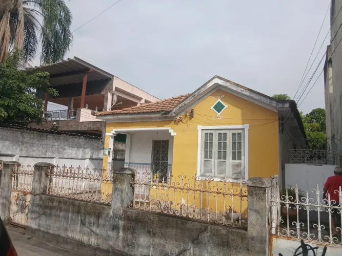 ? Grande Oportunidade Imobiliária: 3 Casas, 7 Kitnets e Amplo Terreno em Um Só Negócio